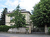 Villa Krüger, Straßenansicht mit Tor