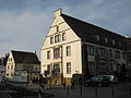 Rathaus I mit Nebengebäude und Mauer