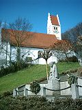 Pfarrkirche mit Kriegerdenkmal in Mühlhausen