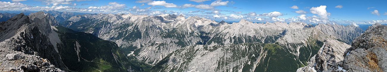 Hinterautal-Vomper-Kette gesehen vom Gipfel des Großen Lafatscher