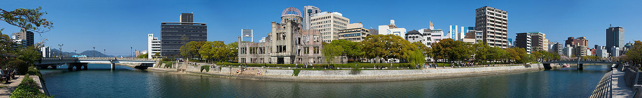 Panorama des Friedensparks mit dem Friedensdenkmal in Hiroshima