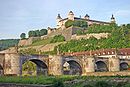 Festung Marienberg mit „alter Mainbrücke“ im Vordergrund