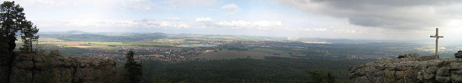 Panoramablick vom Aussichtspunkt des Berg Töpfer auf das Zittauer Becken