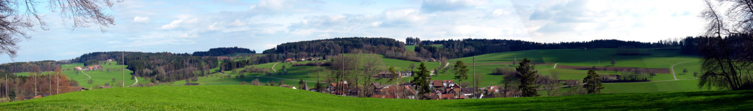 Blick vom Braunauer Berg/Hüenersädel auf Braunau und einige Weiler (v. l. n. r.): Breitenacker und Hölzli; Üeterschen; Heid; Brunauer Höchi mit dem Hüttli; ganz rechts beginnt das Wiesental