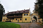 Ehem. Meierhof von Schloss Puchberg samt Gasometerbau und 5 Sandsteinskulpturen