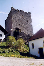 Südwestseite des Wohnturms der Burg Neunussberg