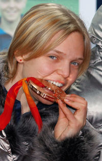 Arianna Fontana mit der olympischen Bronzemedaille 2006