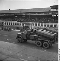 Bundesarchiv B 145 Bild-F029231-0003, Nürburgring, Bundeswehrparade zum NATO-Jubiläum.jpg