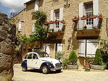 Belves Dordogne France 2CV.JPG