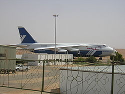 Eine notgelandete Antonow An-124 auf dem Flughafen Dunqula