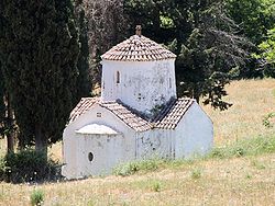 Standort der Kapelle in einer Senke des Tals