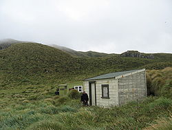 Eine Hütte für Schiffbrüchige im Norden der Insel