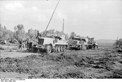 Bundesarchiv Bild 101I-311-0904-04A, Italien, Zugkraftwagen, Panzer VI (Tiger I).jpg