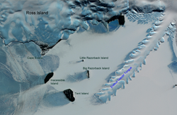 Satellitenbild der Dellbridge-Inseln.Inaccessible Island unten links