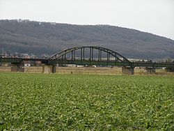 Die Eisenbahnbrücke über die Weser