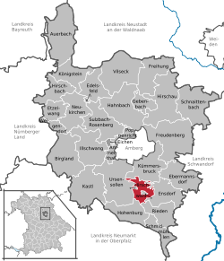 Lage des nur einen Teil des Naturparks einnehmenden gemeindefreien Gebietes Hirschwald im Landkreis Amberg-Sulzbach
