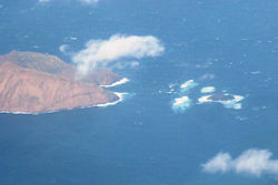 rechts: Felseninsel Roque del Oestelinks: Montaña Clara