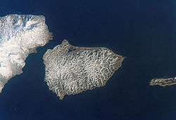 NASA-Bild von Schumschulinks die Insel Paramuschir, rechts die Südspitze Kamtschatkas