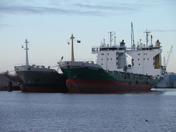 Zwei Typ 151 Schiffe in Emden