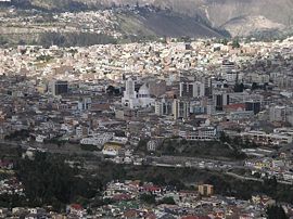 Blick auf das Stadtzentrum von Ambato