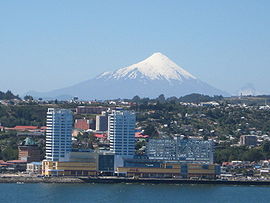 Puerto Montt mit Vulkan Osorno im Hintergrund