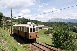 Triebwagen „Alioth“ mit Dolomitenpanorama bei Oberbozen