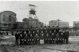 Die Zeche Wiesche - vermutlich während der Eigentümerversammlung - auf einer Fotografie von 1904