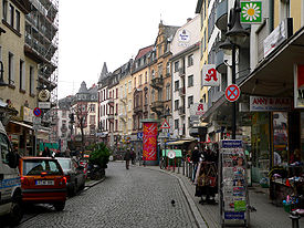 Im Hintergrund: Der Zugang von der Leipziger Straße