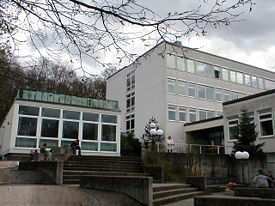 Kronberg-Gymnasium - Außenansicht.jpg
