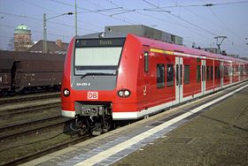S-Bahnzug im Bahnhof Nienburg