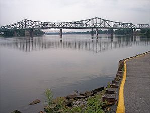 Drei Ohio-Brücken von Belpre (links) nach Parkersburg in West Virginia (rechts)