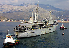 Die USS Emory S. Land vor Gaeta, Italien