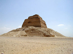 Die Ruine der Meidum-Pyramide