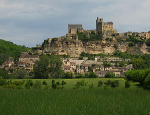 Die Burg Beynac über der Ortschaft