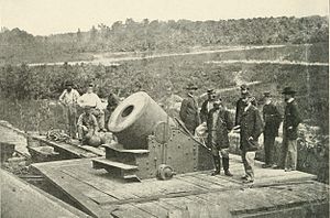 Der Belagerungsmörser "Dictator" vor Petersburg. Die Person im Vordergrund rechts ist BrigGen Henry J. Hunt, Artillerieführer der Potomac-Armee