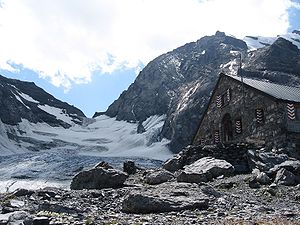 Fründenhütte gegen Fründenjoch und Doldenhorn ganz rechts