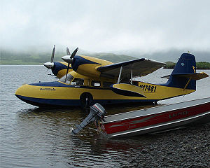 Eine Grumman Widgeon G44, (Seriennummer 1360, N17481) am Frazier Lake an der Südwestspitze von Kodiak Island, Alaska. Sie wird dort hauptsächlich für Fracht-, Post-, und Touristenflüge eingesetzt.