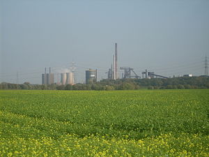 Panorama des Hüttenwerkes, ganz links das Kraftwerk. Der große Kamin des Hüttenwerks ist 200 Meter hoch.