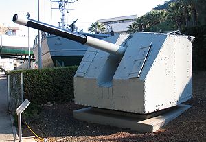 4.5 inch Mk IV Schiffsgeschütz des Zerstörers INS Yaffo (K-42)