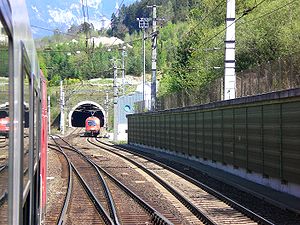 Südportal des Inntaltunnels bei der Einmündung in die Brennerbahn