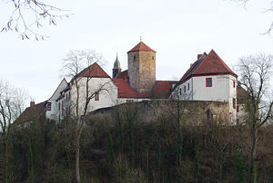 Schlossflügel mit Bennoturm und Turmspitze der früheren Klosterkirche