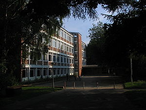 Haupteingang der Schule