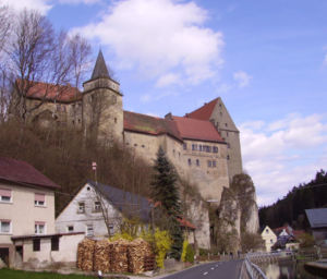 Burg Wiesentfels, das Dorf Wiesentfels und der Fluss Wiesent