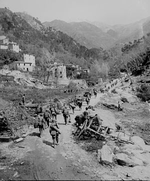 Amerikanische Truppen auf dem Vormarsch bei Prato, Toskana, April 1945