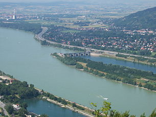 Blick über die Donau auf Langenzersdorf
