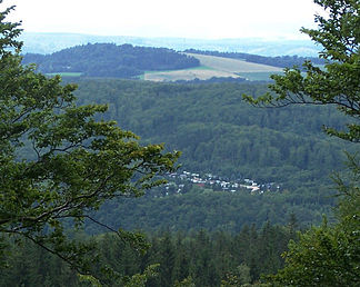 Blick vom Rennsteig bei Ruhla (Am Zollstock) zum Milmesberg.jpg