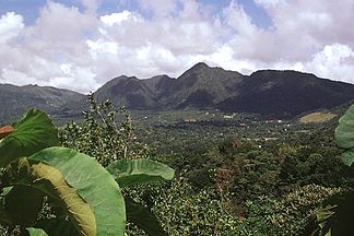 El Valle mit Cerro Gaital (Mitte)