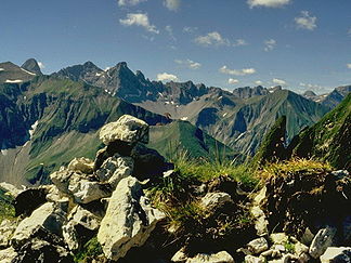 Krottenspitze (der Berg über dem Steinmann) vom Gipfel der Kleinen Höfats
