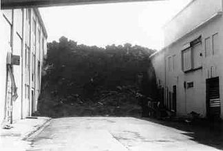 Der Lavastrom, vier Monate nachdem er am Weiterfluss gehindert worden war (Foto vom 23. Juli 1973)