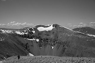 Mount Lincoln von Süden (Mount Bross). Rechts sind die Wege zur knapp unterhalb des Gipfels gelegenen Russia Mine zu erkennen